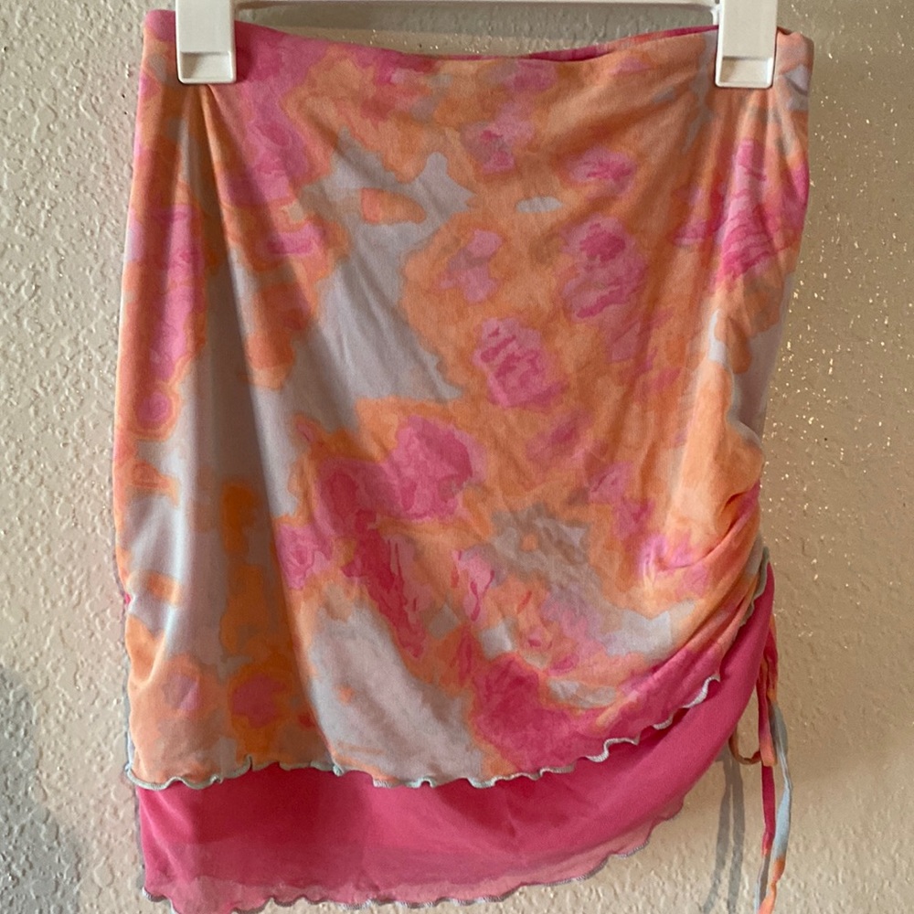 Wild Fable size M pink, orange, & white ruched side skirt. Good condition.